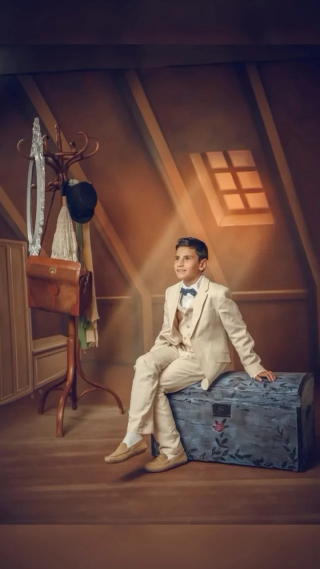 ¡Arrancamos la temporada de Comuniones 2025 en Croma Fotografía!
Este año, hacemos un pequeño guiño a Mary Poppins,
porque hay recuerdos que se guardan para siempre…
y la Primera Comunión es uno de ellos.

Creamos imágenes con mimo, cuidando cada detalle,
para que cada niño y niña tenga un recuerdo único,
lleno de luz, dulzura y personalidad.

Porque cuando la infancia se vive con imaginación…
las fotos se convierten en recuerdos inolvidables.

Porque hay momentos que no se repiten…
y merecen ser recordados con toda su magia.

Últimas plazas disponibles.
¡Te esperamos en Croma!